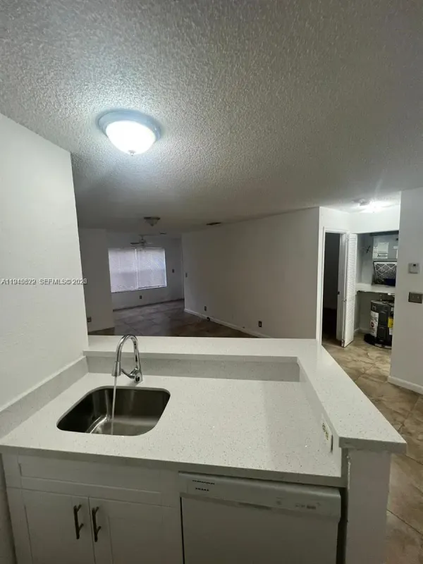 3460 N Pinewalk N Drive, Unit 315, Margate, FL, 33063