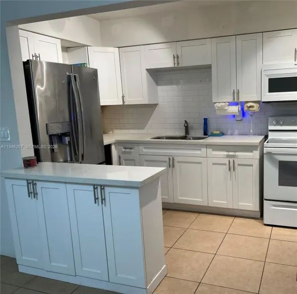 2702 Pierce Street, Unit 5, Hollywood, FL, 33020