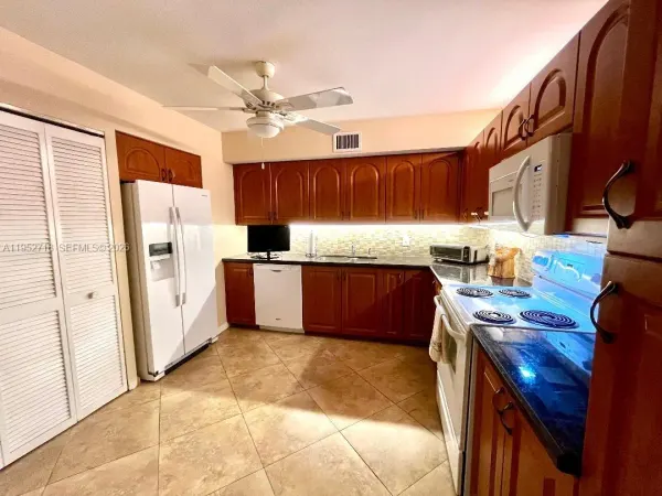2806 N 46th Avenue D537, Hollywood, FL 33021