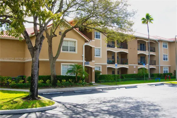215 SW 117th Terrace 14304, Pembroke Pines, FL 33025