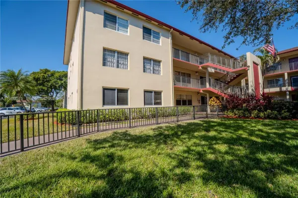 251 SW 134th Way 302m, Pembroke Pines, FL 33027