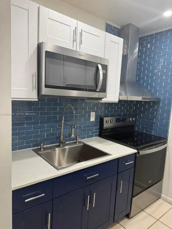 2905 Pierce Street, Unit 14, Hollywood, FL, 33020
