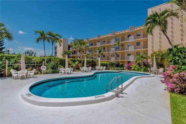 2145 Pierce Street 326, Hollywood, FL 33020