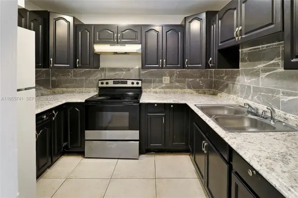 5975 NW 25th Court, Unit 213, Sunrise, FL, 33313