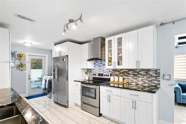821 N 73rd Terrace, Hollywood, FL 33024