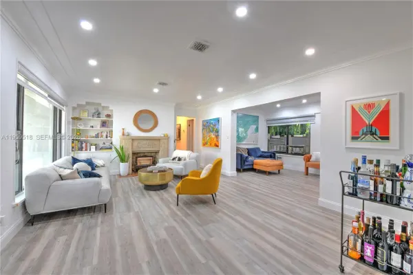 110 N 16th Avenue, Hollywood, FL 33020