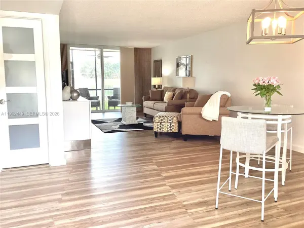 9423 S Hollybrook Lake Drive, Unit 106, Pembroke Pines, FL, 33025