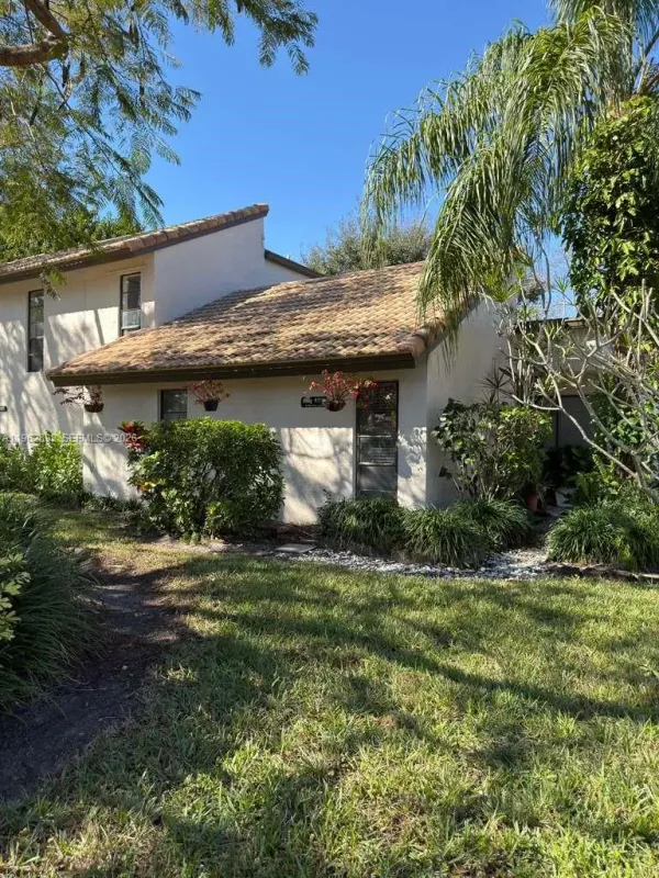 9719 N New River Canal Road, Unit 308, Plantation, FL, 33324