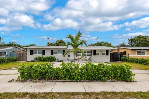 200 SW 69th Terrace, Pembroke Pines, FL 33023