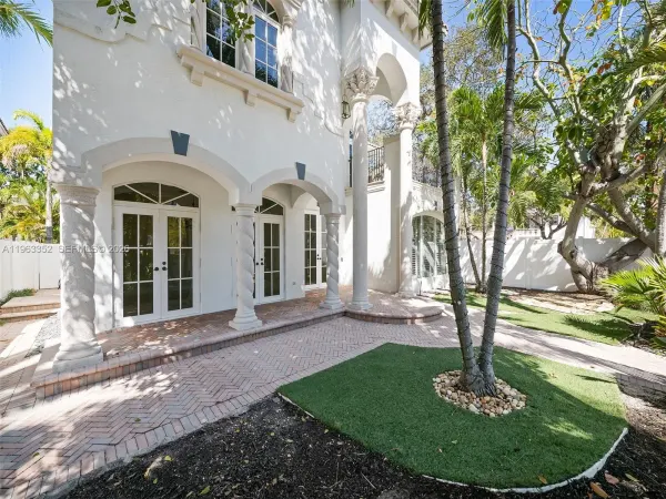827 SE 2nd Court, Fort Lauderdale, FL 33301