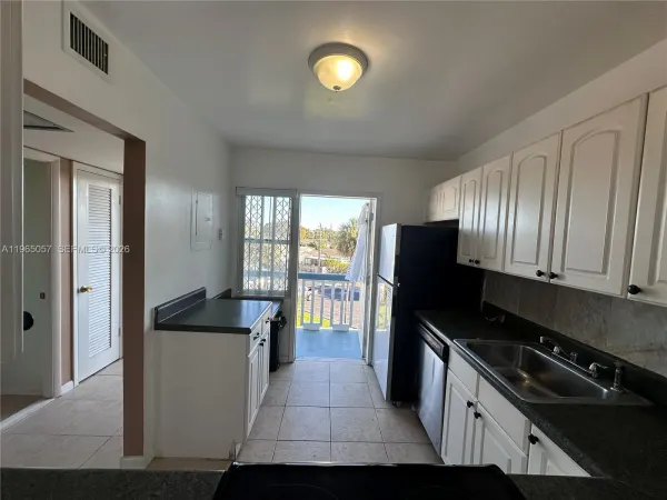 2223 Park Lane 304, Hollywood, FL 33021