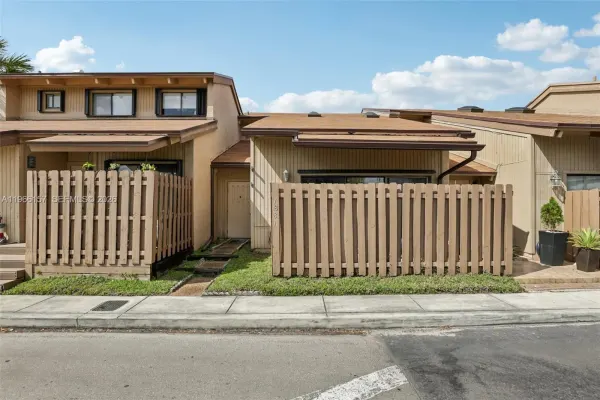 1881 SW 81st Avenue, Davie, FL 33324
