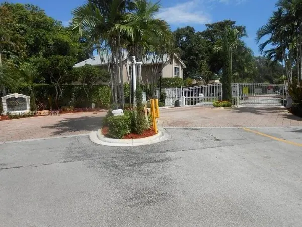 128 Laurel Road, Hollywood, FL 33021