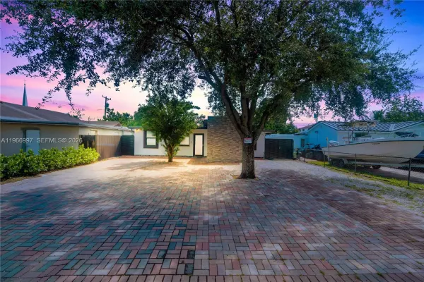 411 N 61st Avenue, Hollywood, FL 33024