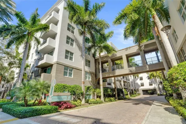 2421 NE 65th Street 202, Fort Lauderdale, FL 33308