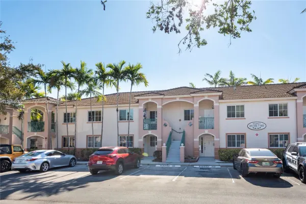 2151 NW 77th Way, Unit 203, Pembroke Pines, FL, 33024