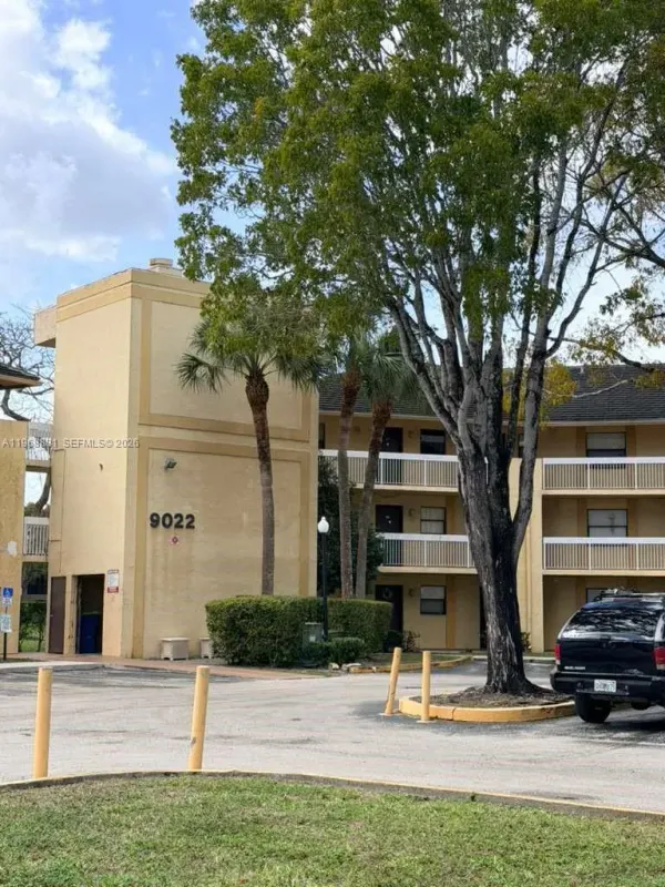 9022 NW 28th Drive 2-206, Coral Springs, FL 33065