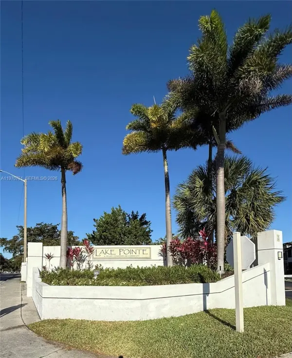 201 Lake Pointe Drive, Unit 202, Oakland Park, FL, 33309