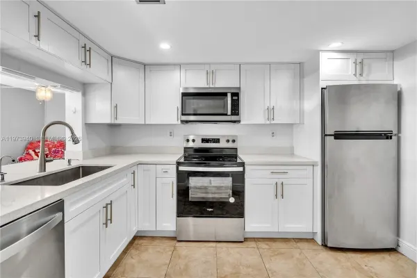 3252 Foxcroft Rd 102 102, Miramar, FL 33025