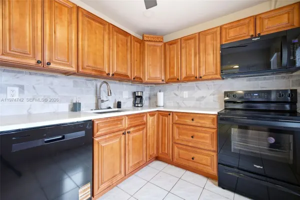 4270 NW 40th Street 104, Lauderdale Lakes, FL 33319