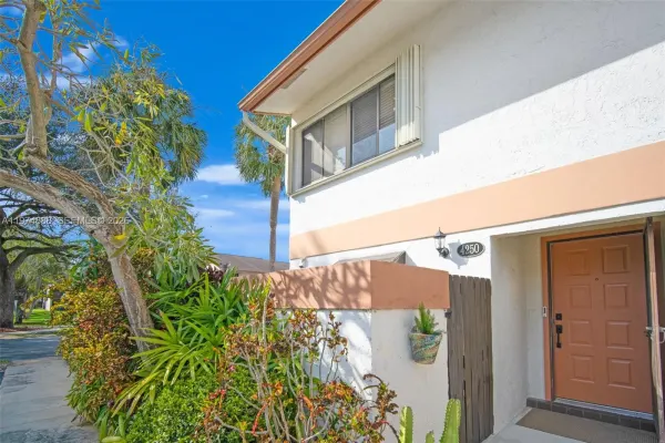 4250 SW 70th Terrace, Davie, FL 33314