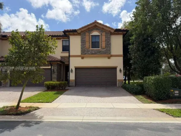 12350 S Village Circle, Davie, FL 33325