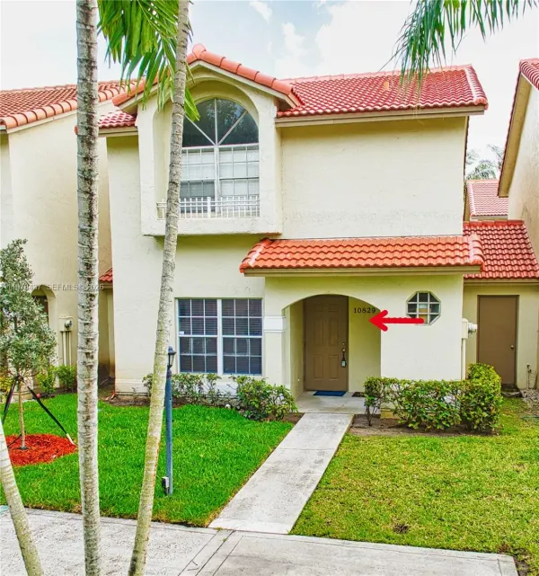 10829 NW 3rd Court, Unit B12l, Pembroke Pines, FL, 33026