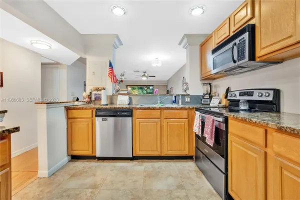 3777 NW 78th Avenue 15g, Davie, FL 33024