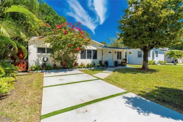 222 SW 7th Street, Dania Beach, FL 33004