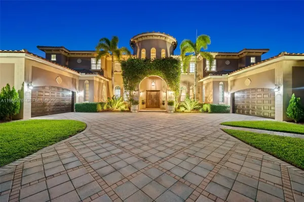 12821 Kapok Lane, Davie, FL 33330
