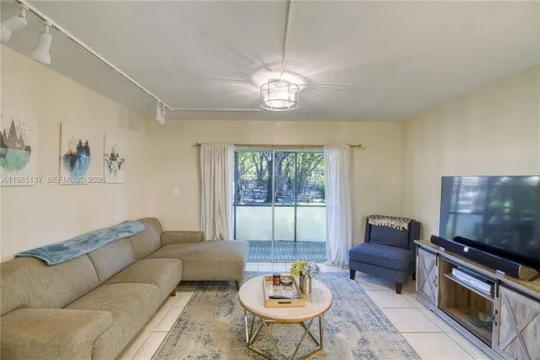 3095 N Oakland Forest Drive 104, Oakland Park, FL 33309