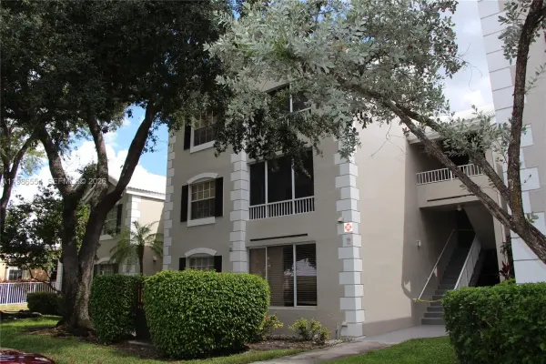 2831 N Oakland Forest Drive 112, Oakland Park, FL 33309