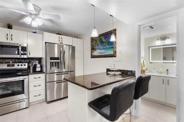 9420 S Hollybrook Lake Drive, Unit 206, Pembroke Pines, FL, 33025