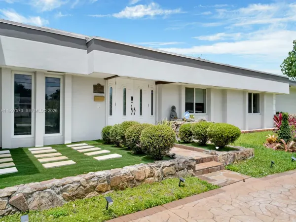 621 E Tropical Way, Plantation, FL, 33317