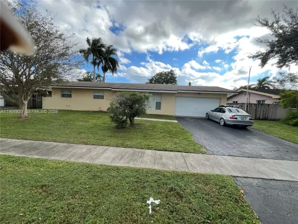 7200 NW 10th Place, Plantation, FL, 33313