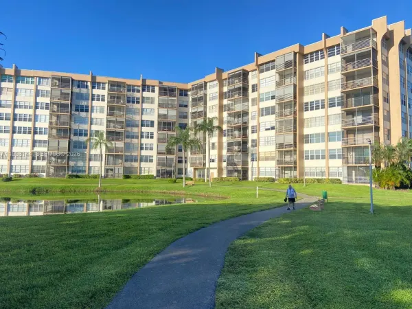 1200 Saint Charles Place, Unit 321, Pembroke Pines, FL, 33026