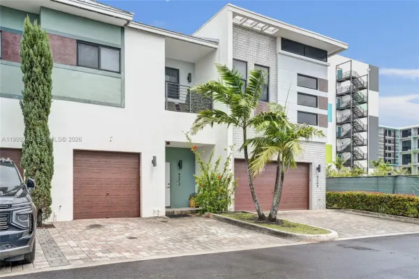 4373 NW 9th Street, Plantation, FL 33317
