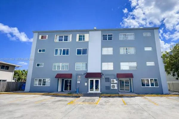 1060 Crystal Lake Dr 401, Unit 401, Deerfield Beach, FL, 33064