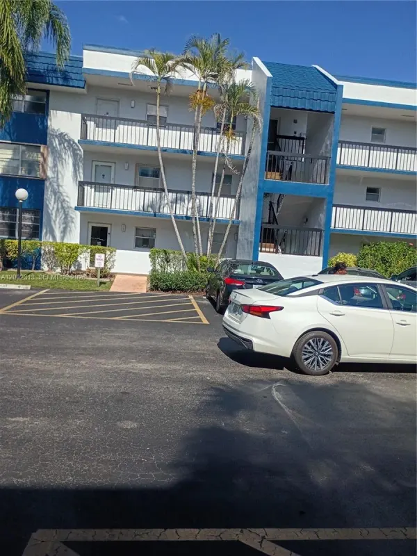 3040 Holiday Springs Boulevard, Unit 110, Margate, FL, 33063