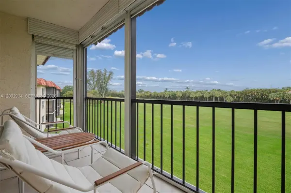 9411 N Hollybrook Lake Drive 304, Pembroke Pines, FL 33025