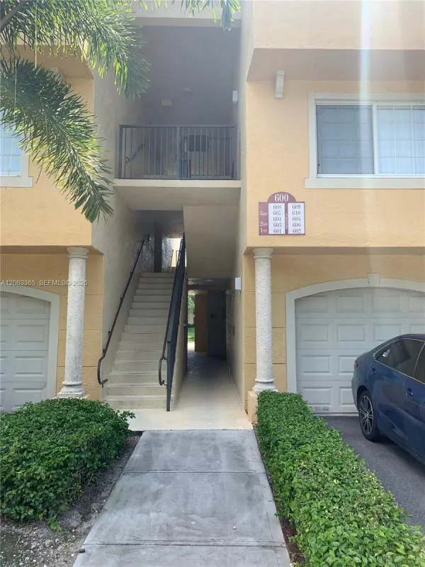 600 N Crestwood Ct N 610 610, Royal Palm Beach, FL 33411