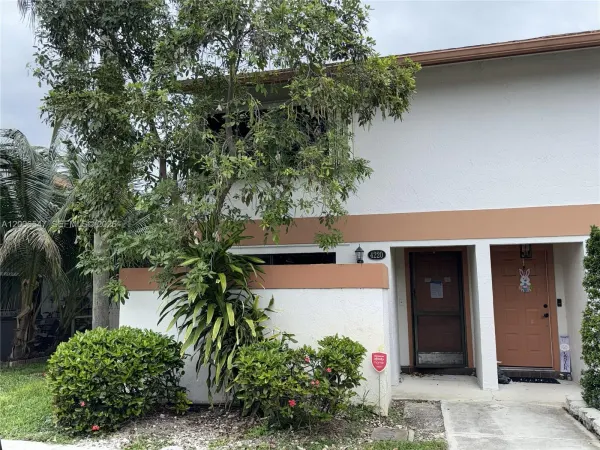 4220 SW 71st Way, Davie, FL 33314
