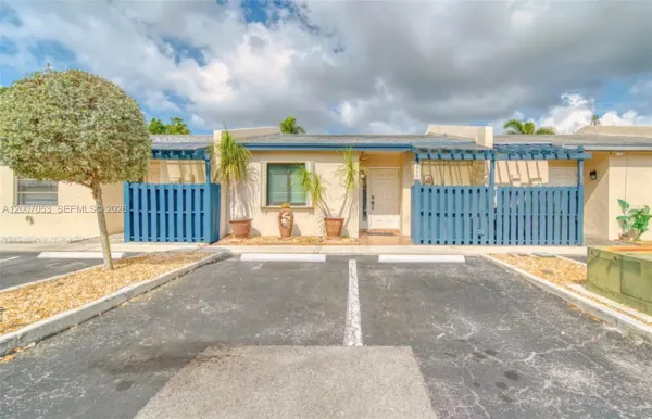 1720 NW 92nd Avenue, Pembroke Pines, FL 33024