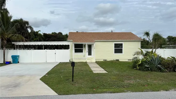119 SW 8th Avenue, Boynton Beach, FL 33435