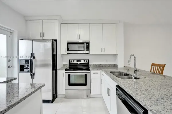 5950 Del Lago Circle 104, Sunrise, FL 33313