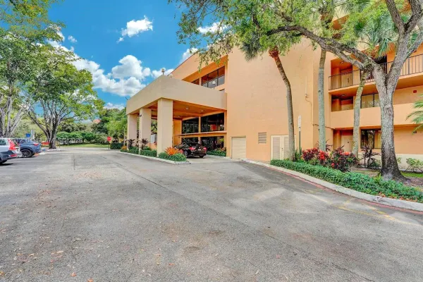 8592 W Sunrise Boulevard 408, Plantation, FL 33322