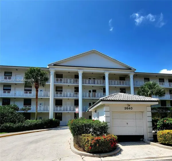 3640 Whitehall Drive 406, West Palm Beach, FL 33401