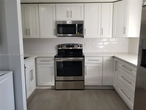 3777 NW 78th Avenue 14a, Davie, FL 33024