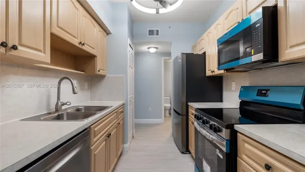 7085 Nova Drive 105, Davie, FL 33317