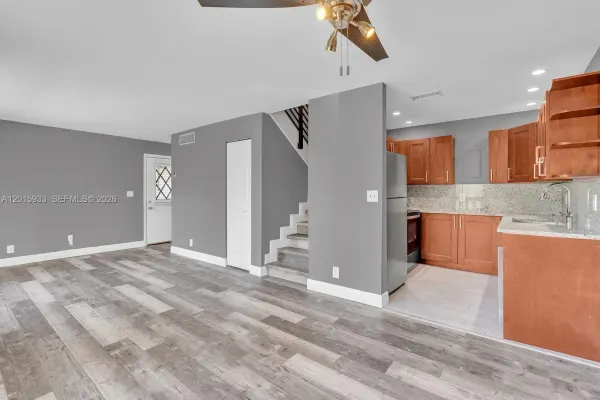 8911 NW 28th Drive 32b, Coral Springs, FL 33065